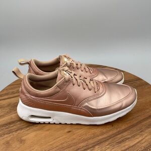 Nike Air Max Thea SE Shoes Womens Size 8.5 Metallic Rose Gold Running Comfort